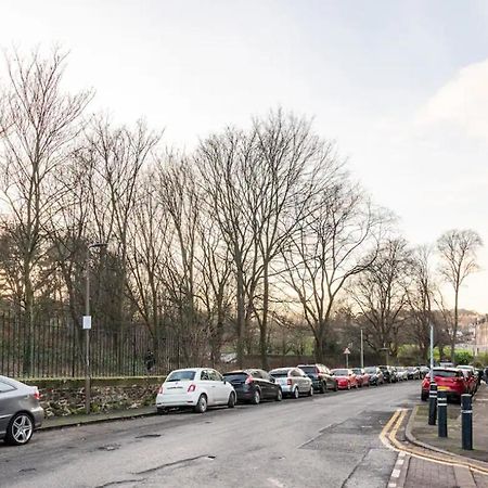 Appartamento Holyrood Park: Lush & Arty 2 Double Bed Flat Edimburgo Esterno foto