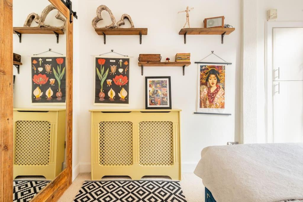 Appartamento Holyrood Park: Lush & Arty 2 Double Bed Flat Edimburgo Esterno foto