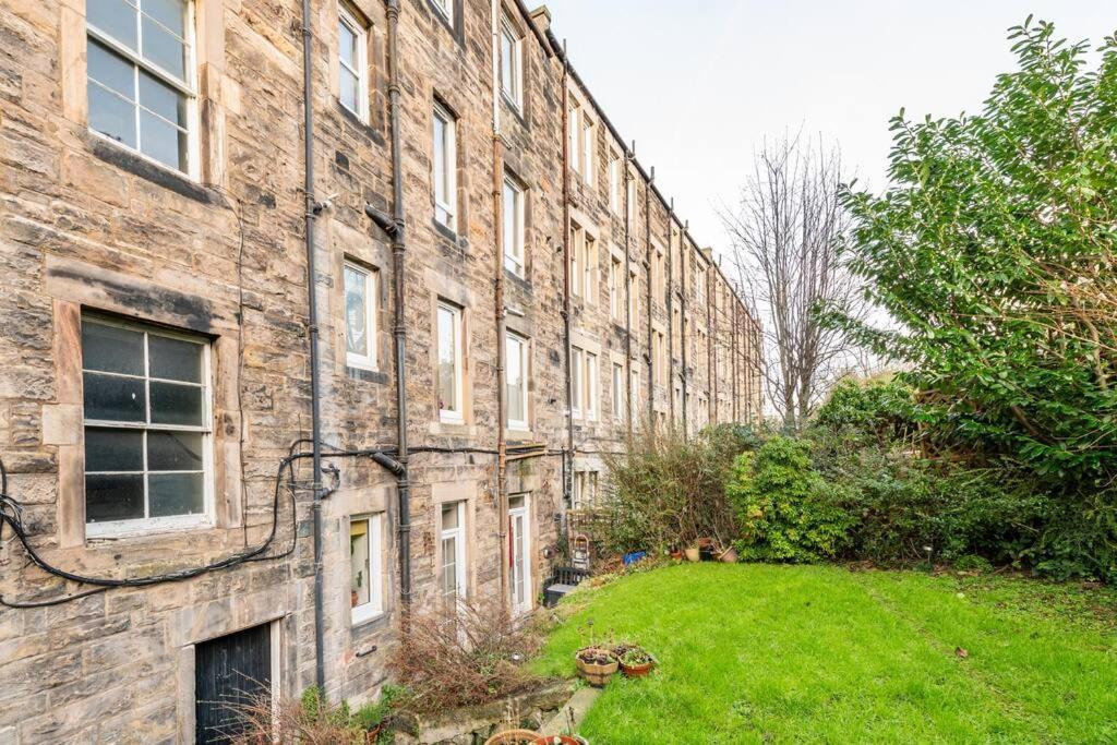Appartamento Holyrood Park: Lush & Arty 2 Double Bed Flat Edimburgo Esterno foto