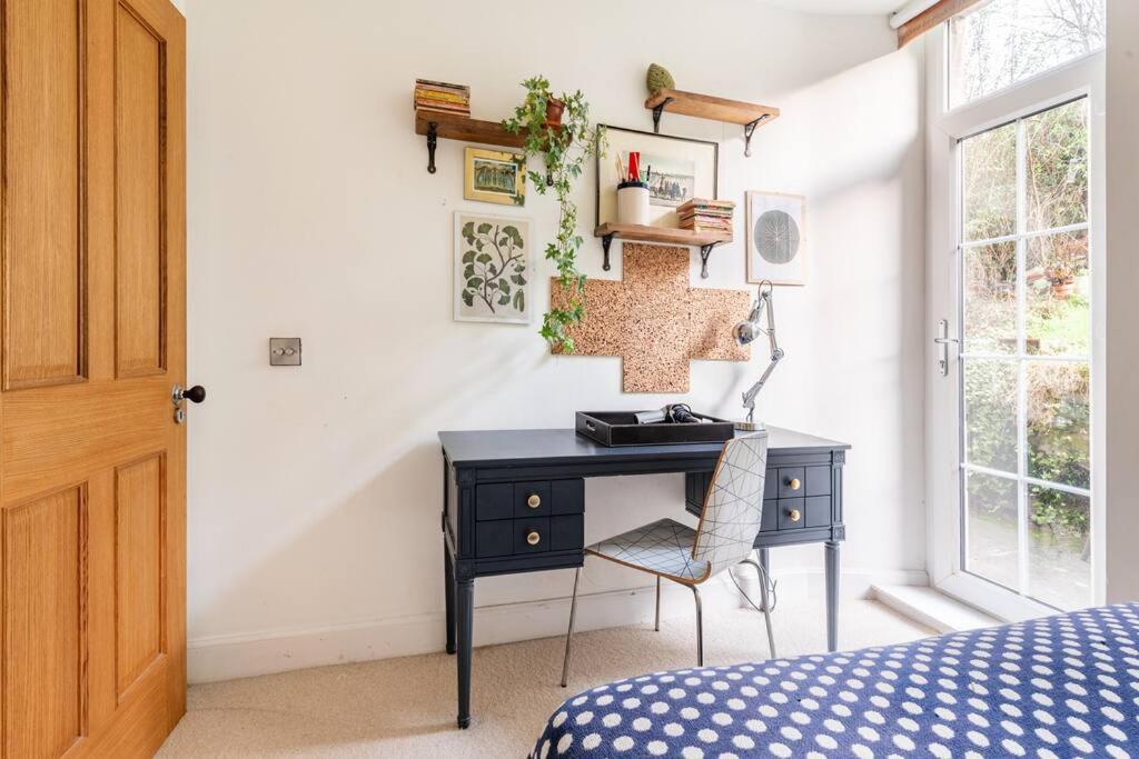 Appartamento Holyrood Park: Lush & Arty 2 Double Bed Flat Edimburgo Esterno foto