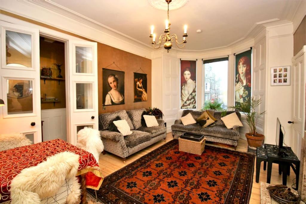 Appartamento Holyrood Park: Lush & Arty 2 Double Bed Flat Edimburgo Esterno foto