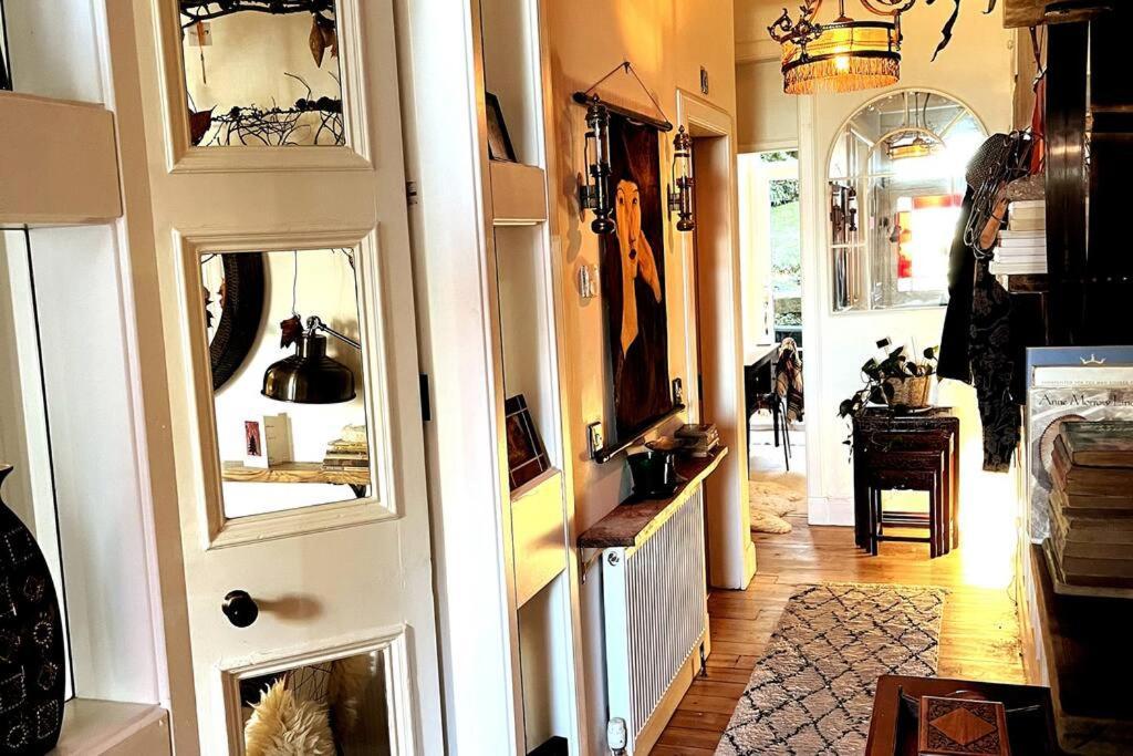 Appartamento Holyrood Park: Lush & Arty 2 Double Bed Flat Edimburgo Esterno foto