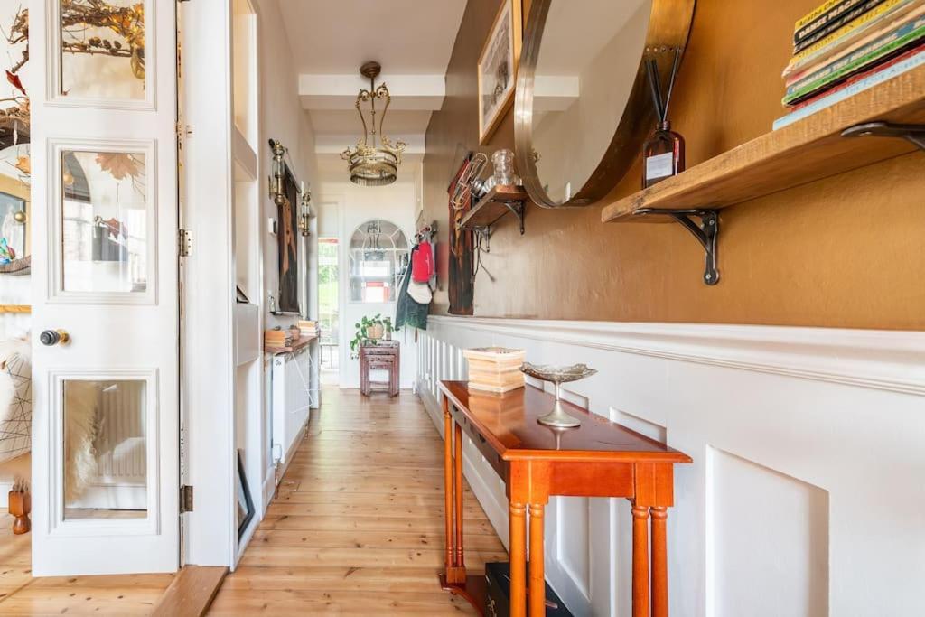 Appartamento Holyrood Park: Lush & Arty 2 Double Bed Flat Edimburgo Esterno foto