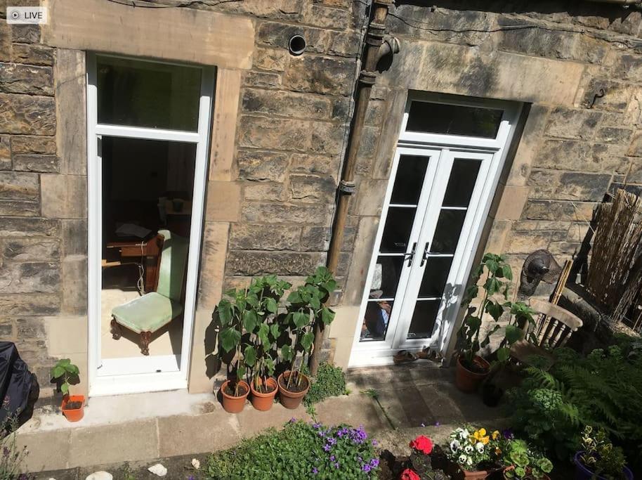 Appartamento Holyrood Park: Lush & Arty 2 Double Bed Flat Edimburgo Esterno foto