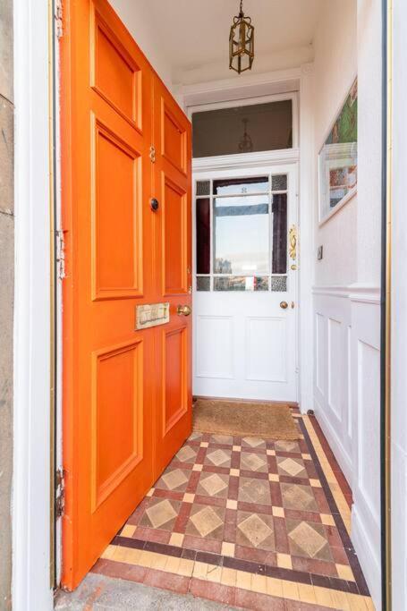 Appartamento Holyrood Park: Lush & Arty 2 Double Bed Flat Edimburgo Esterno foto
