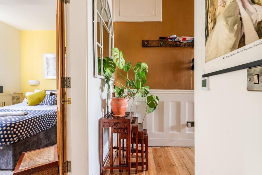 Appartamento Holyrood Park: Lush & Arty 2 Double Bed Flat Edimburgo Esterno foto