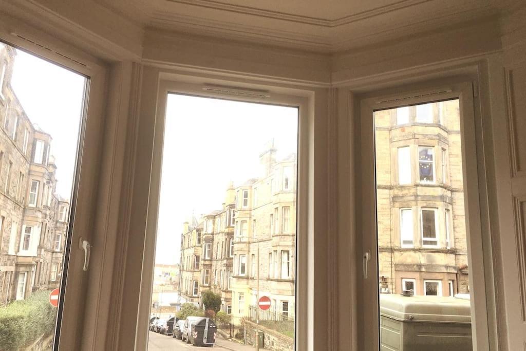 Appartamento Holyrood Park: Lush & Arty 2 Double Bed Flat Edimburgo Esterno foto