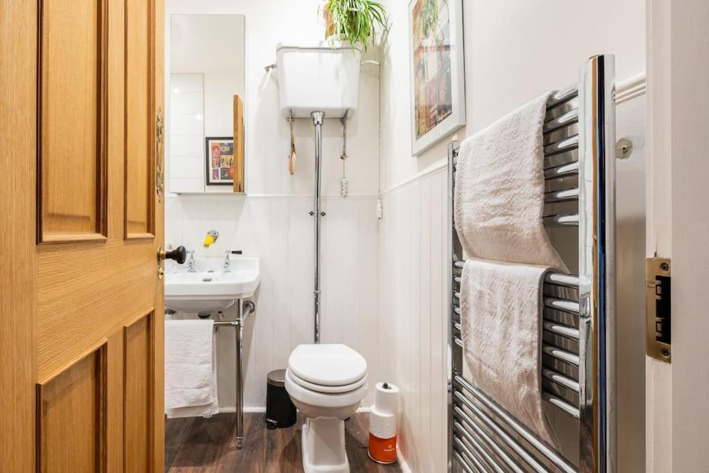 Appartamento Holyrood Park: Lush & Arty 2 Double Bed Flat Edimburgo Esterno foto