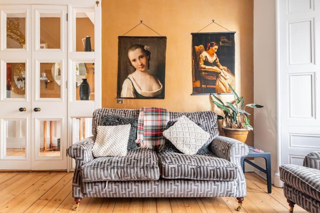 Appartamento Holyrood Park: Lush & Arty 2 Double Bed Flat Edimburgo Esterno foto