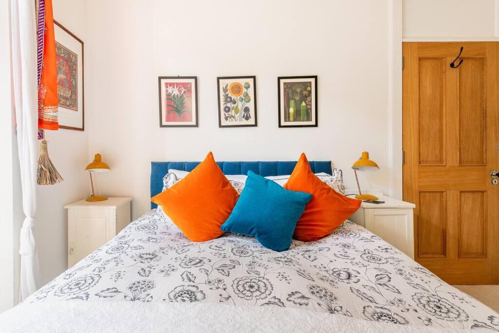 Appartamento Holyrood Park: Lush & Arty 2 Double Bed Flat Edimburgo Esterno foto