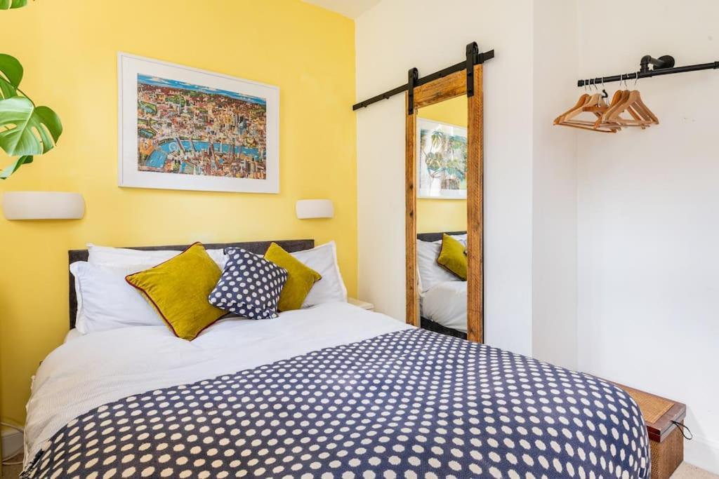 Appartamento Holyrood Park: Lush & Arty 2 Double Bed Flat Edimburgo Esterno foto