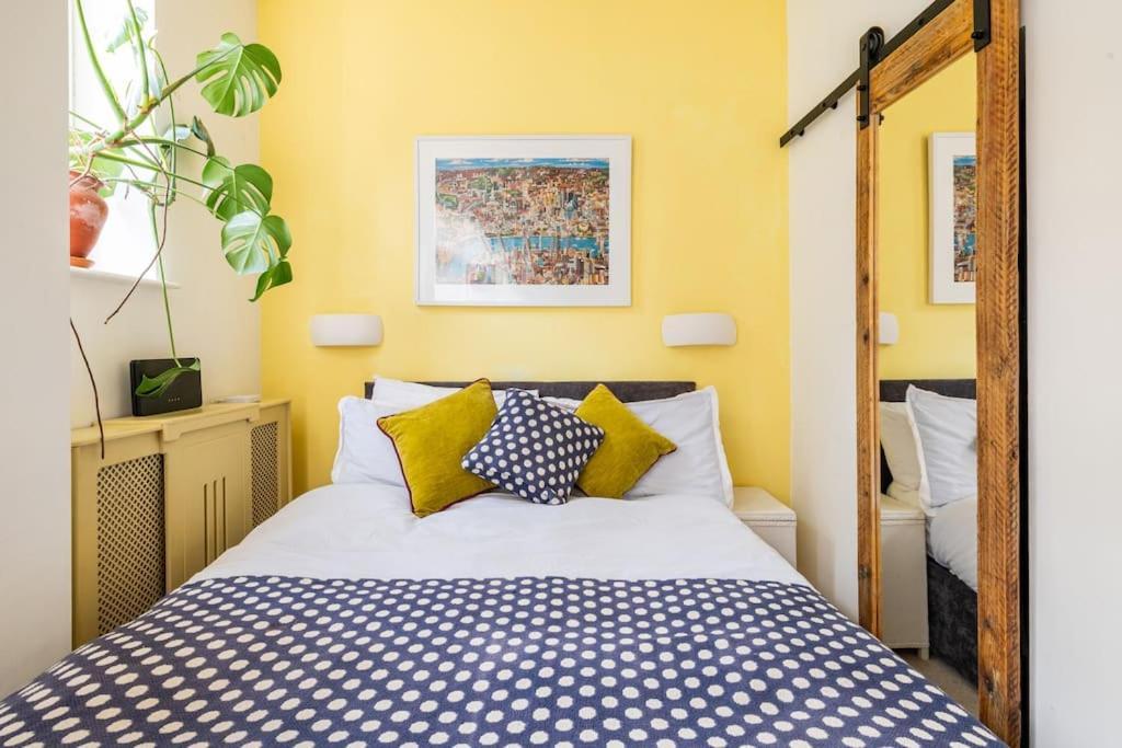 Appartamento Holyrood Park: Lush & Arty 2 Double Bed Flat Edimburgo Esterno foto