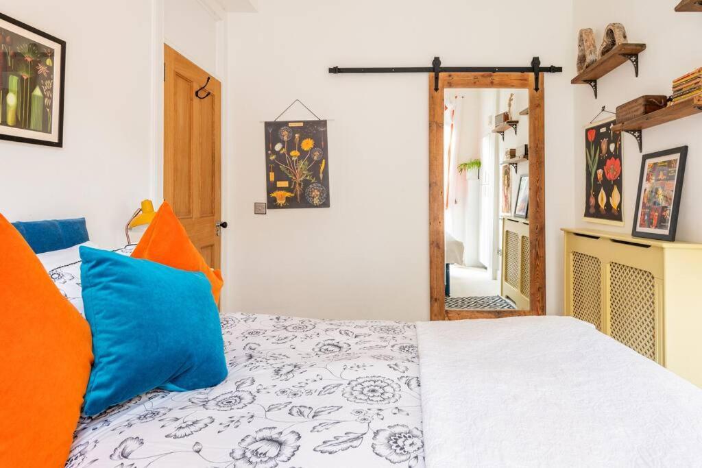 Appartamento Holyrood Park: Lush & Arty 2 Double Bed Flat Edimburgo Esterno foto