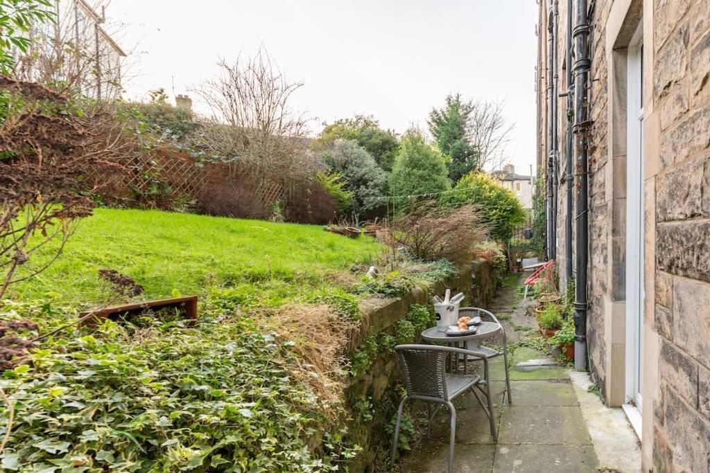 Appartamento Holyrood Park: Lush & Arty 2 Double Bed Flat Edimburgo Esterno foto