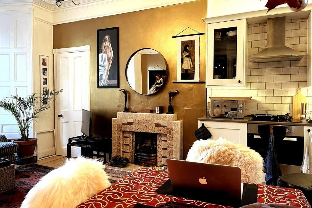 Appartamento Holyrood Park: Lush & Arty 2 Double Bed Flat Edimburgo Esterno foto