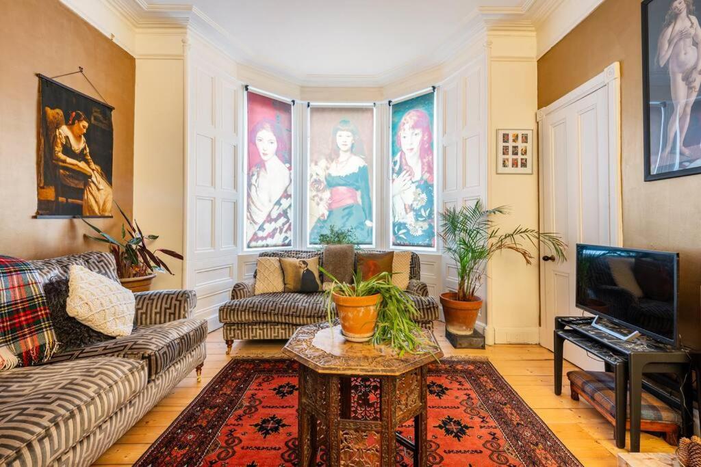 Appartamento Holyrood Park: Lush & Arty 2 Double Bed Flat Edimburgo Esterno foto