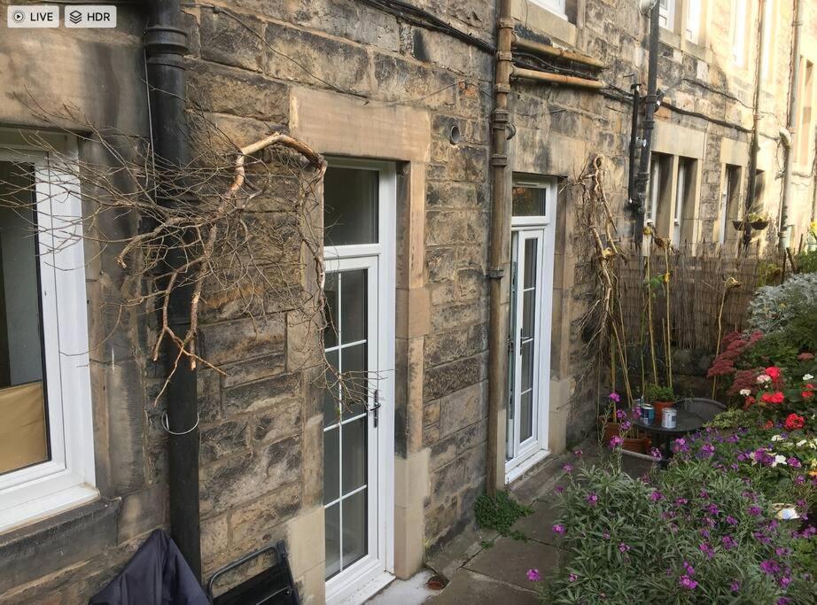 Appartamento Holyrood Park: Lush & Arty 2 Double Bed Flat Edimburgo Esterno foto