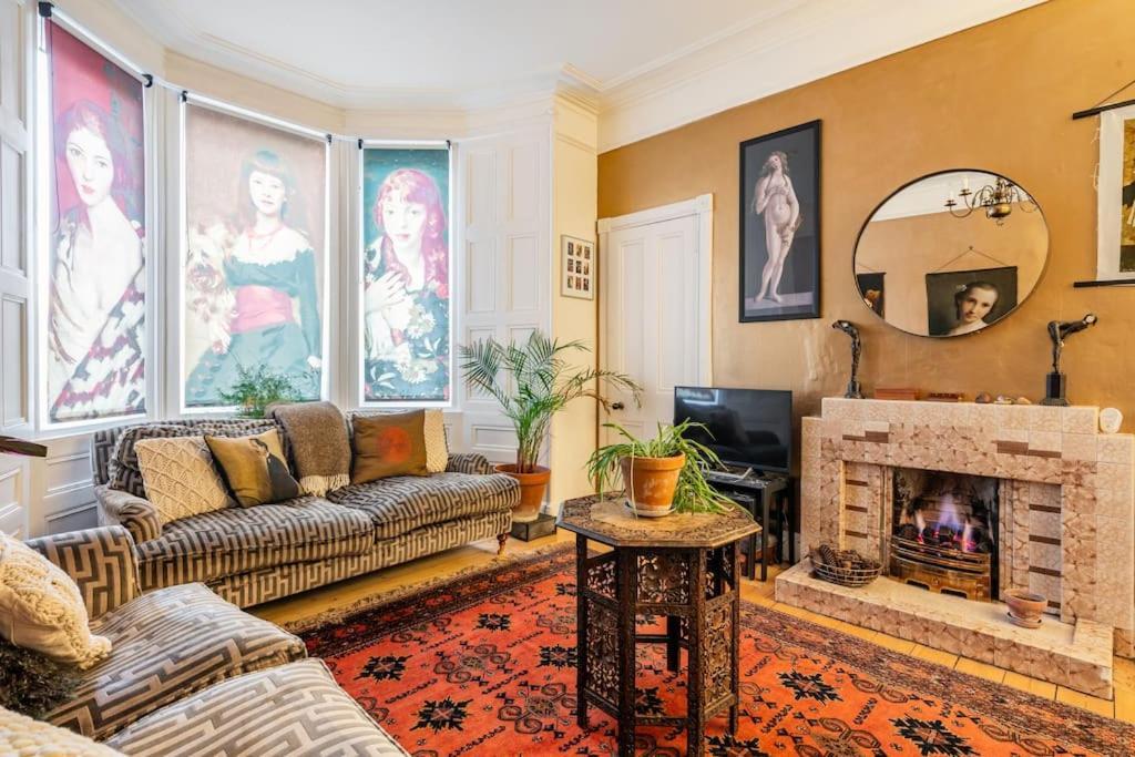 Appartamento Holyrood Park: Lush & Arty 2 Double Bed Flat Edimburgo Esterno foto